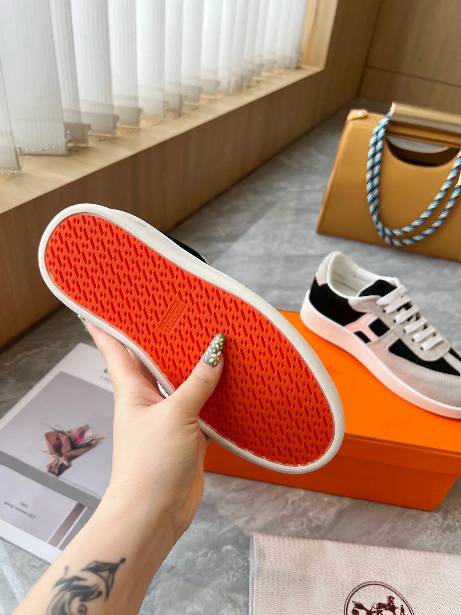 👟👟Ex-factory price 520👟👟 🔥🔥🔥French direct mail HERMES/Hermès flat fashion sports and casual shoes Korean style lace-up mesh lightweight! ! Breathable and comfortable, standard size 35/40 (41 can be customized and will not be returned)